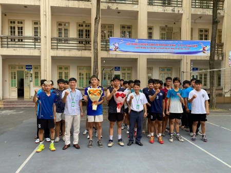 Khai mạc giải bóng chuyền hơi nam sinh viên Khoa Điện và Khoa Cơ khí – Ô tô chào mừng Ngày Nhà giáo Việt Nam 20/11